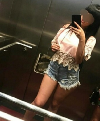 💋 Я опытная индивидуалка, и моя задача - удовлетворить тебя до последней минуты нашего встречи. 🌹
У меня есть все возможности, чтобы сделать тебя счастливым: эротический массаж, классический секс, оральные ласки, делаю все неспешно и наслаждение гарантировано!🔥
Мои услуги подходят для мужчин, женщин и пар - я гибкая и открытая для экспериментов. У меня красивое, ухоженное тело и кокетливый взгляд, который сведет тебя с ума. 🌺
Не веришь мне? Давай послушаем, что говорят мои довольные клиенты: Нюрка